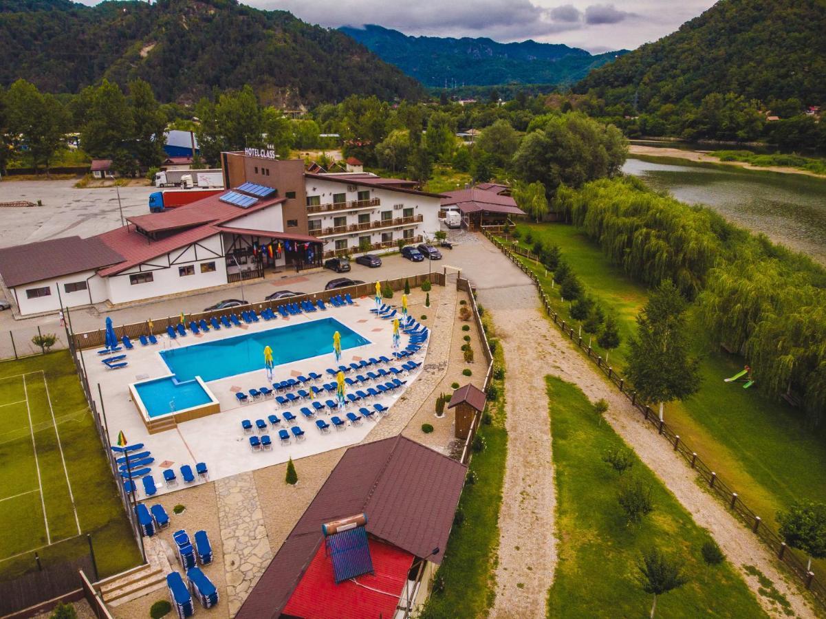 Hotel Class Brezoi Exteriér fotografie