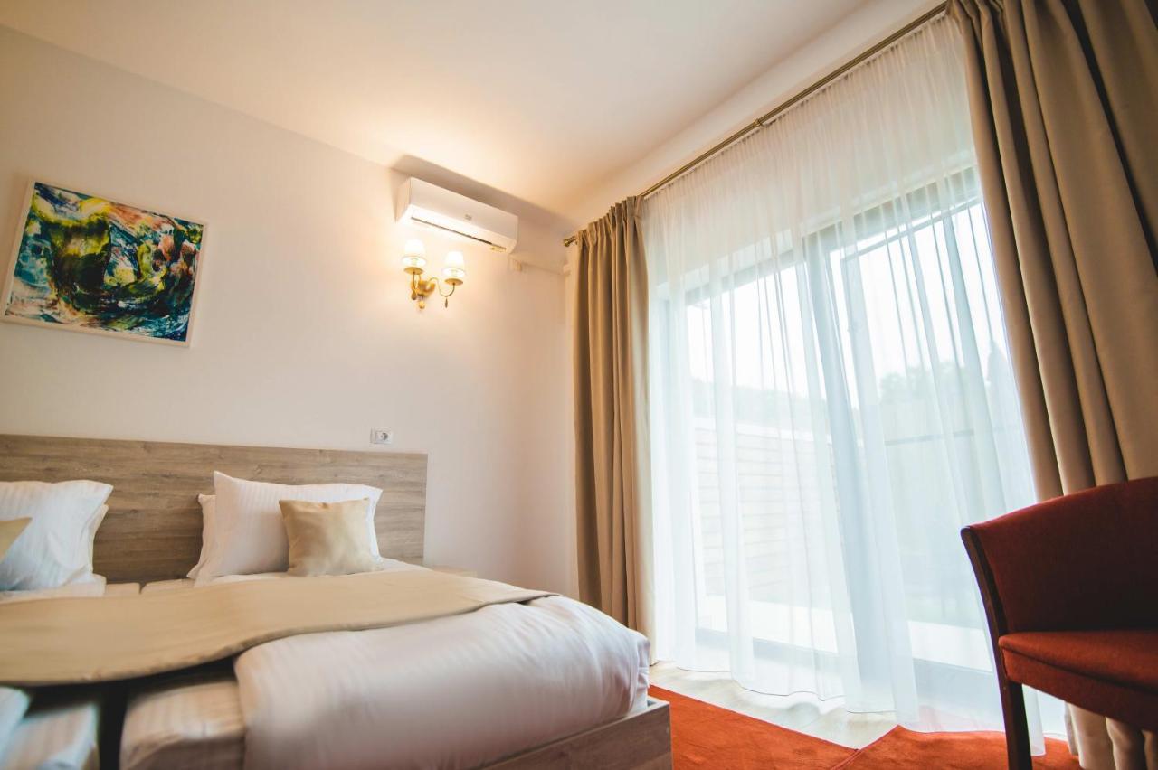 Hotel Class Brezoi Exteriér fotografie