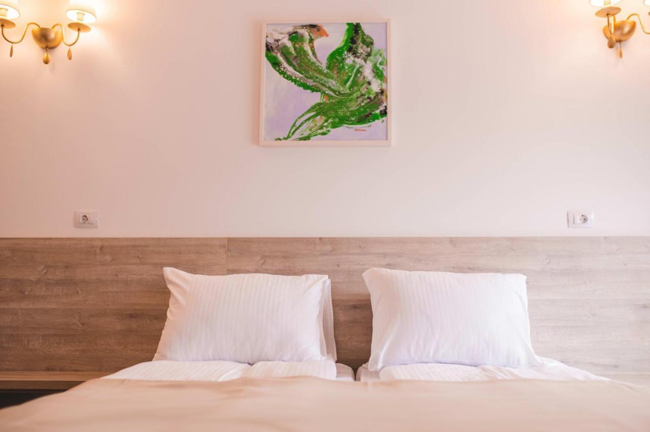 Hotel Class Brezoi Exteriér fotografie