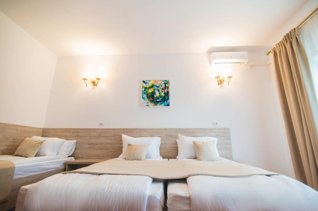 Hotel Class Brezoi Exteriér fotografie
