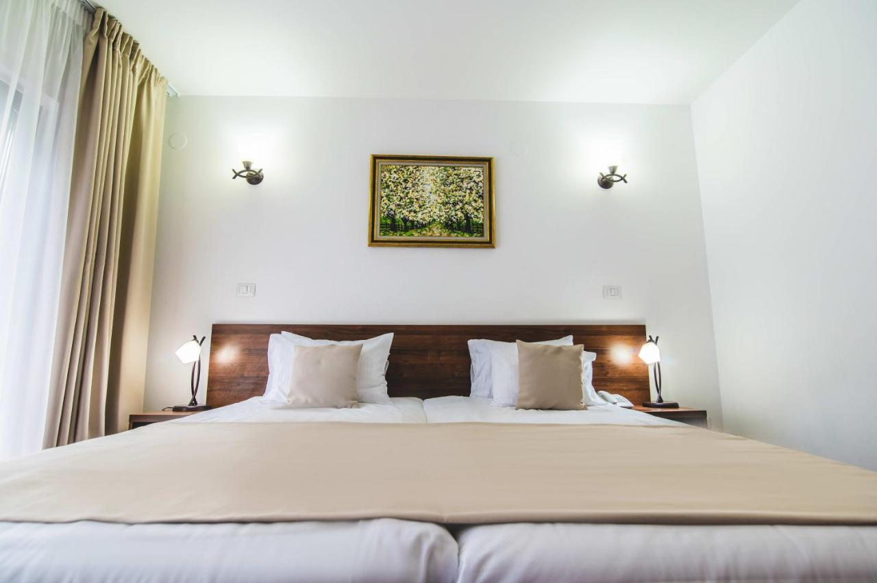Hotel Class Brezoi Exteriér fotografie