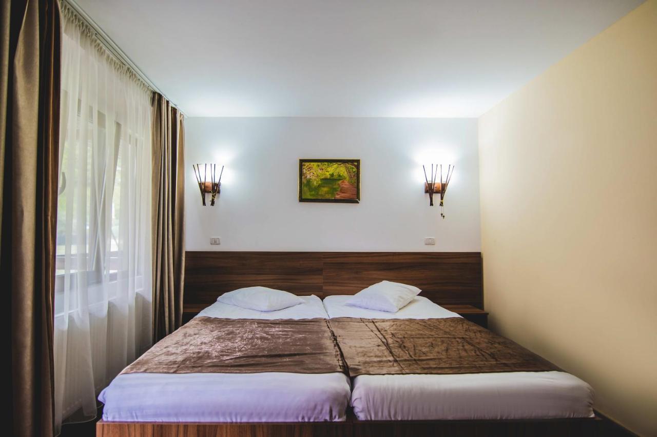 Hotel Class Brezoi Exteriér fotografie