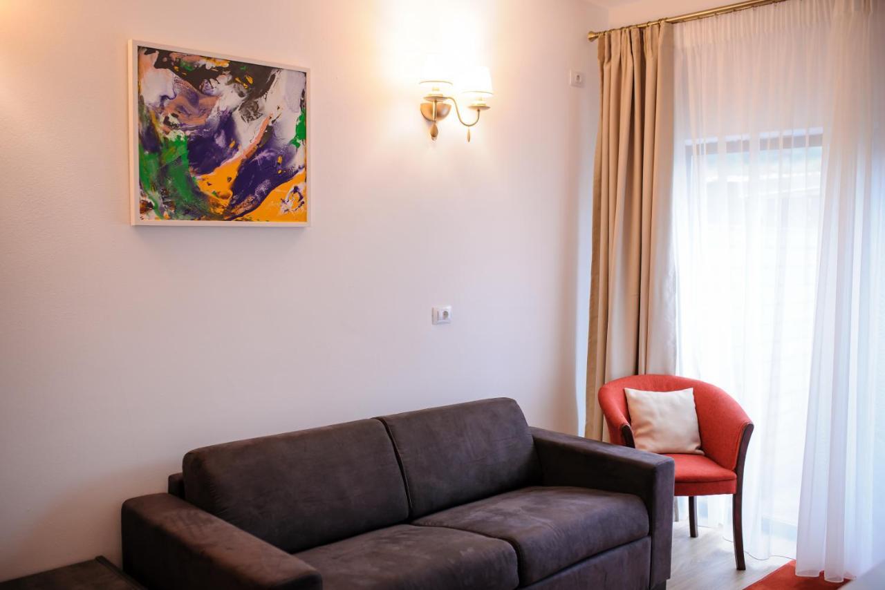 Hotel Class Brezoi Exteriér fotografie