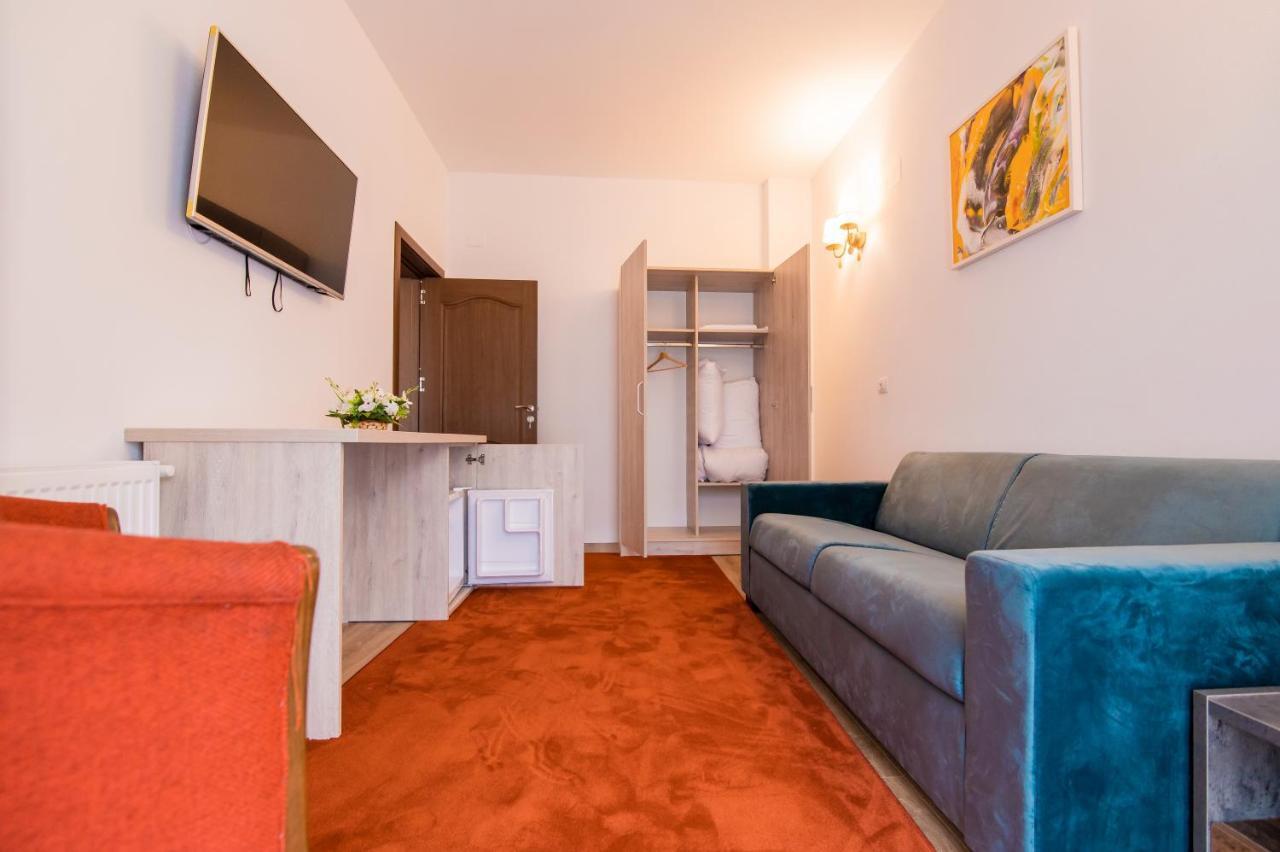 Hotel Class Brezoi Exteriér fotografie