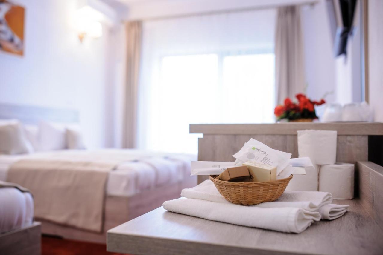 Hotel Class Brezoi Exteriér fotografie