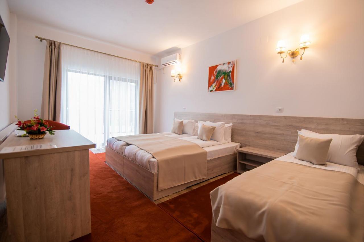 Hotel Class Brezoi Exteriér fotografie