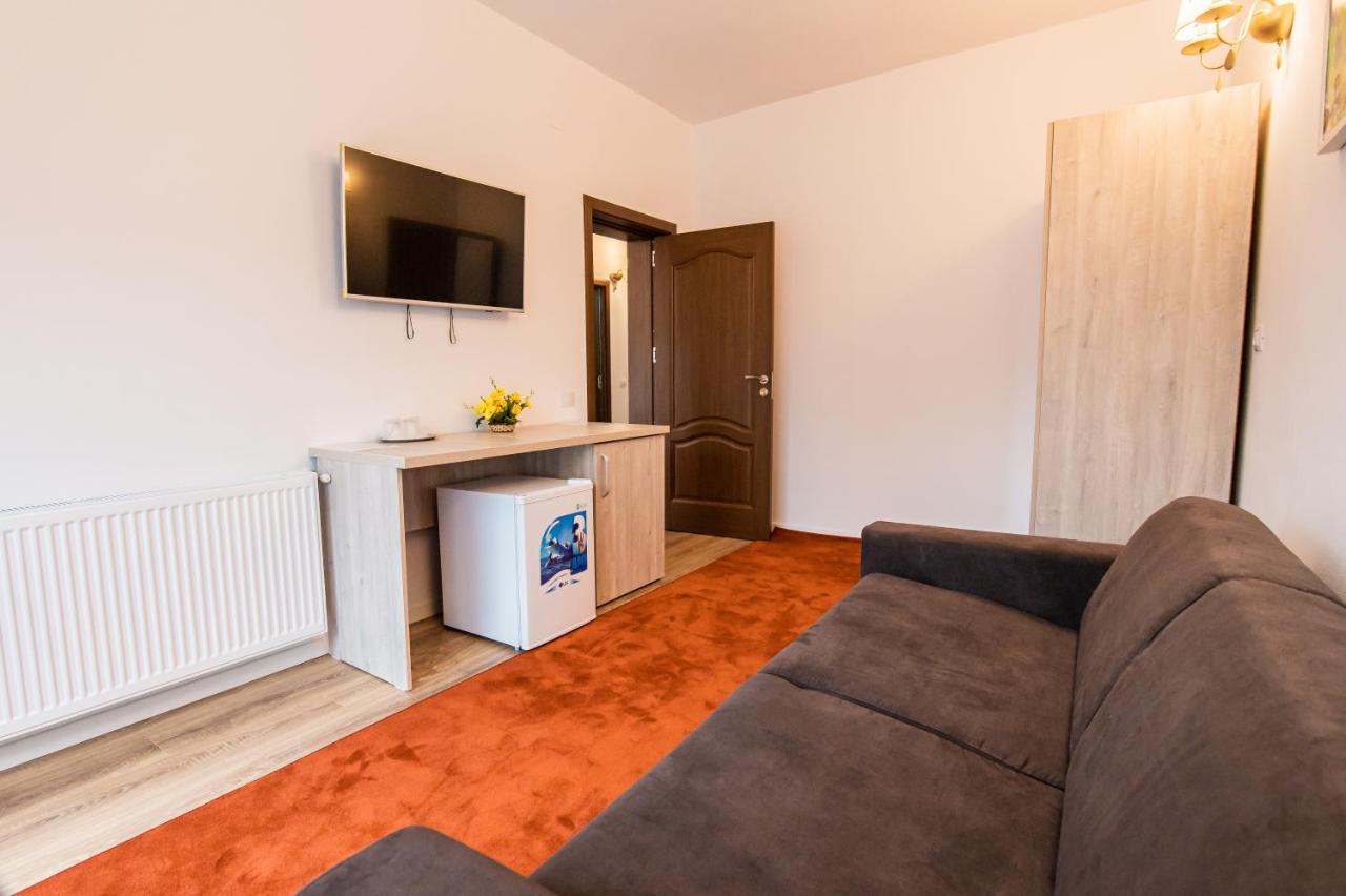 Hotel Class Brezoi Exteriér fotografie