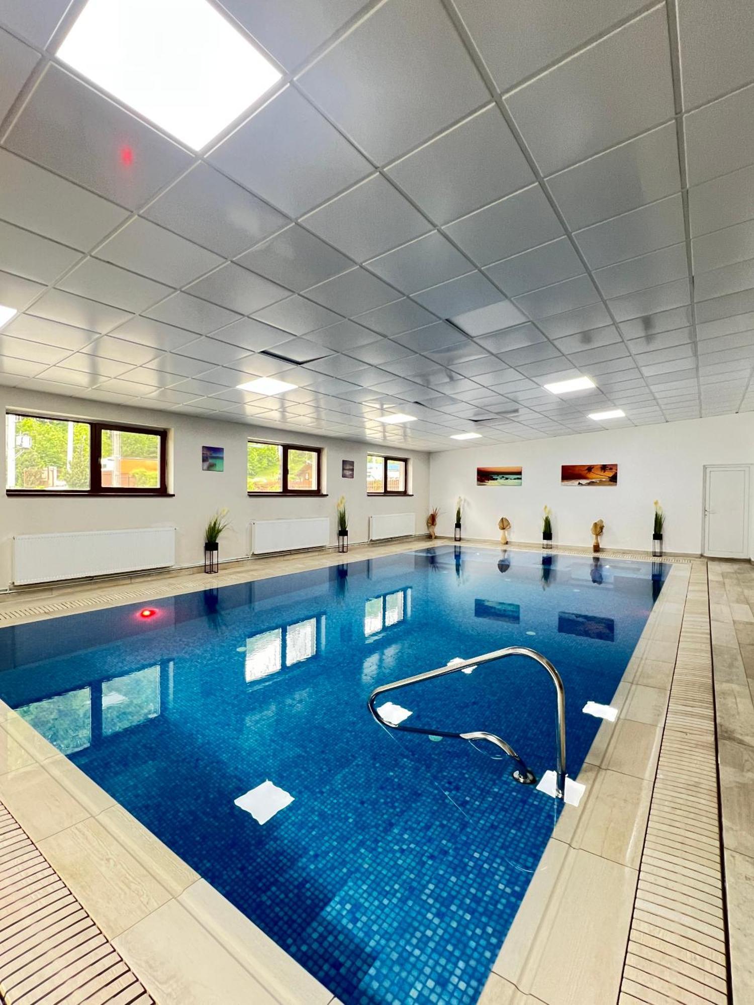 Hotel Class Brezoi Exteriér fotografie